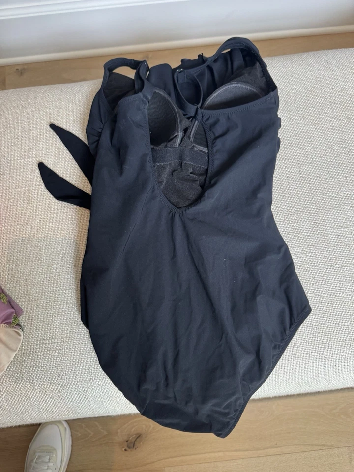 TRAJE DE BAÑO DE UNA PIEZA PERFIL BY GOTTEX TUTTI FRUTTI CON VOLANTES HOMBRO CUELLO EN V Talla 6 Foto 4 de 4