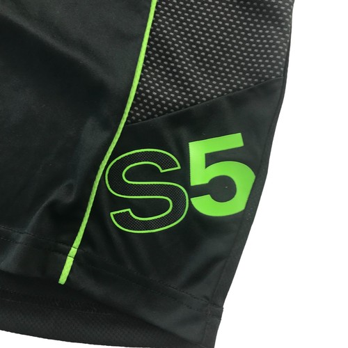 Umbro S5 Sports Top Age 13 Black Plain with Logo and Neon Green Details - Picture 2 of 13