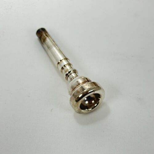 Yamaha YTR-2335 TRUMPET Beginner silver Brass with case - Picture 9 of 9