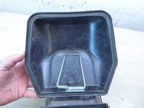 1977 Honda CB750F Super Sport H1533-3) rear fender guard storage container - Picture 7 of 12