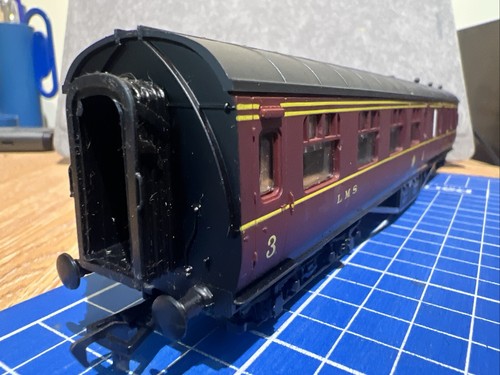 AIRFIX 54204-7 LMS 57’ BRAKE 3RD CORRIDOR COACH OO GAUGE GOOD BOXED CONDITION - Picture 7 of 15