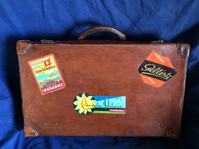 Valigia Vintage Inglese D Epoca In Vero Cuoio Etichette Hotel Anni 40 Baule Ebay