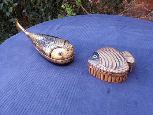 Zwei alte orientalische Aufbewahrungsboxen in Fischform - 1 lackiert & 1 Strohhalm bedeckt - Bild 21 von 22