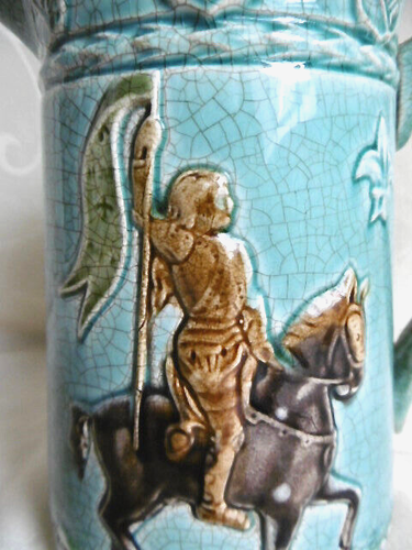 PICHET ANCIEN BARBOTINE JEANNE D'ARC FAÏENCE FIVES-LILLE SIGNÉ G DE BRUYN - 18cm - Picture 4 of 18