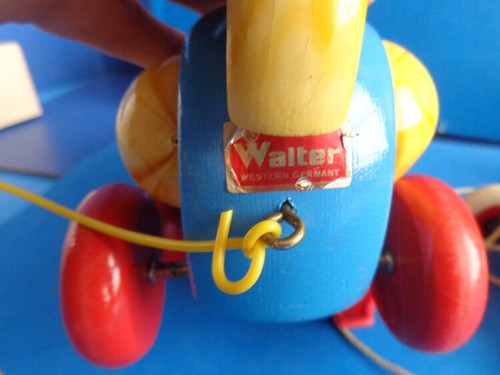 2 VINTAGE WOOD PULL TOYS- WALTER ROOSTER & BRIO DUCK FAMILY- GERMANY & SWEDEN - Picture 6 of 7