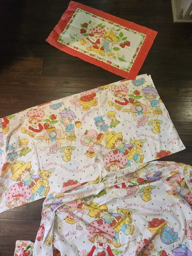 Vintage Strawberry Shortcake Bedding 3 Set American Greetings  - Picture 1 of 7