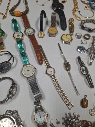 Lote de bisutería, antigua, vintage y moderna. Más de 100 piezas - Imagen 8 de 15