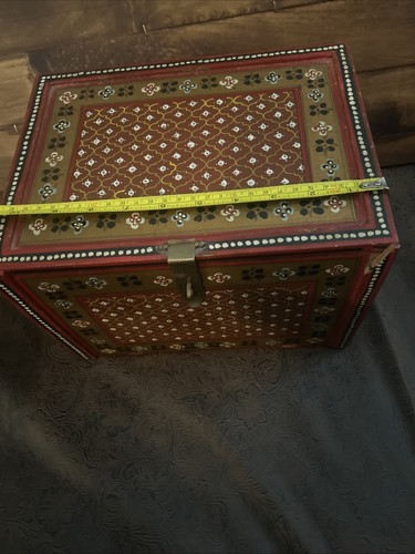 RARO DE COLECCIÓN Indio Vargueno Rojo Multi Pintado a Mano Joyería Curiosidades Pecho - 10 3/4” - Imagen 13 de 14