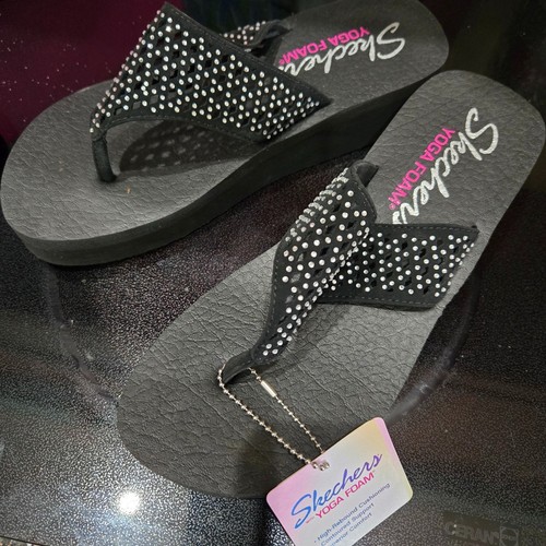 New Sketchers Women’s Sandal Size 7 Black with Sparkles