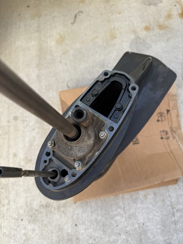 2000-07 Suzuki 25-30 Hp Outboard Lower Unit 20" 55100-89J01-0EP DF25 DF30 ๐ - Picture 9 of 11