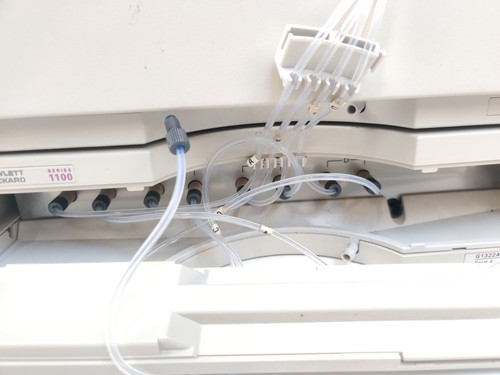 Agilent G1322A Degasatore sottovuoto on-line 4 CH con coperchio e vassoio 1100 HPLC. Funzionante - Foto 7 di 12