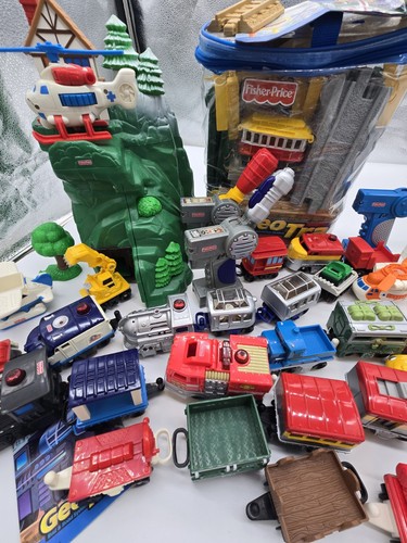 Huge Geo Trax Lot 5 Remotes 100s Pieces Train Cars Buildings Tracks Accessories - Picture 4 of 21