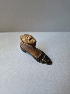 Rare petite Boite Publicitaire en forme de chaussure Maison IBLED Epoque 1900