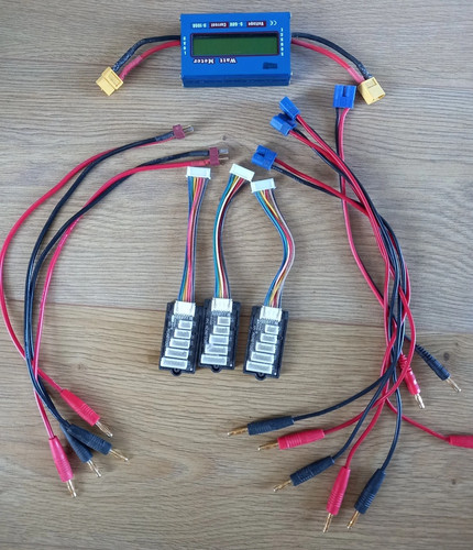 LIPO QUAD CHARGER 4 OUTPUT BATTERY POWER SUPPLY 12V TWIN BALANCE 8.4V NMiH Prius - Picture 5 of 6