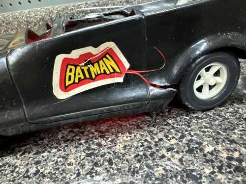 Vintage 1974 Mego Batman Batmobile Black Toy Car Crack On One Side - Picture 3 of 6