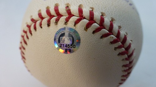 Andre Dawson Signed Major League Ball with Case & COA  - Picture 2 of 4