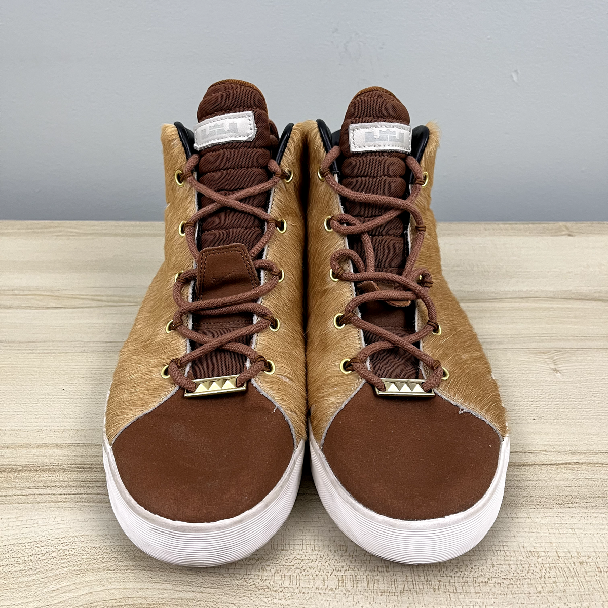 NIKE Lebron 12 NSW Lifestyle Lions Mane Mens Size 11.5 Brown