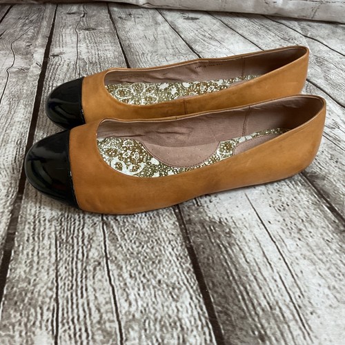 Zapatos planos de ballet Softwalk para mujer talla 11 anchos charol napa tostado/negro - Imagen 2 de 9