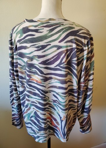 Zac & Rachel Women’s Plus 1X Top Long Sleeve V-Neck Animal Print Green/Multi - Picture 6 of 11