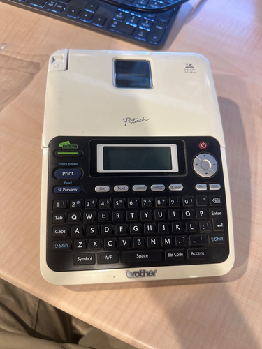 Brother PT-2030 Etiketten-Thermodrucker - Einschalten - Bild 1 von 2
