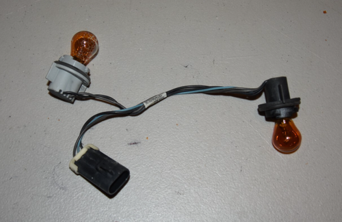 2004-2008 Chevy Colorado Parking Light Pigtail Turn Signal OEM