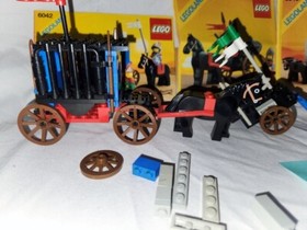 VTG 1980s Lego Castle 6040 Blacksmith Shop 6042 Dungeon Hunter 6022 Horse Cart