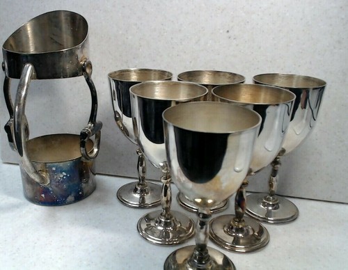 Antiker versilberter Weinflaschenhalter Ausgießer mit Datum beschriftet & 6 Weinbecher - Bild 1 von 11