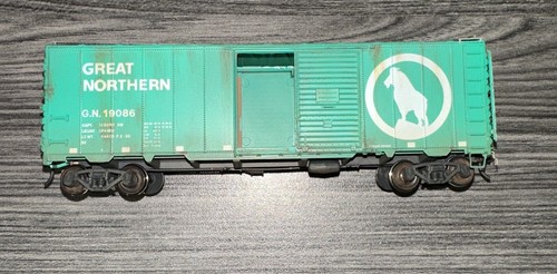 HO Scale Great Northern Weathered Box Car 19086 No Box Sold As Is - Picture 5 of 6