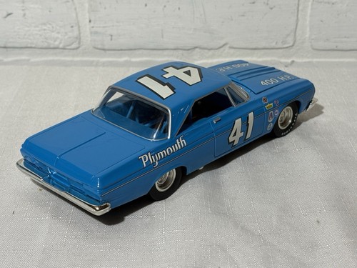 1:24 Racing Champions 1964 Plymouth Belvedere 41 Baker Petty Paschal 1 of 630 - Picture 8 of 21