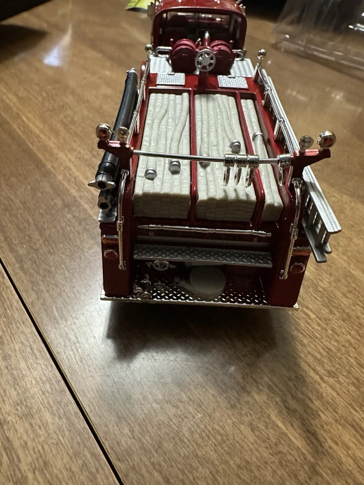 MACK60 1:32 1960 MACK FIRE TRUCK (RESCUE HOSE CO. #1) Collectible COA - Image 4 of 4