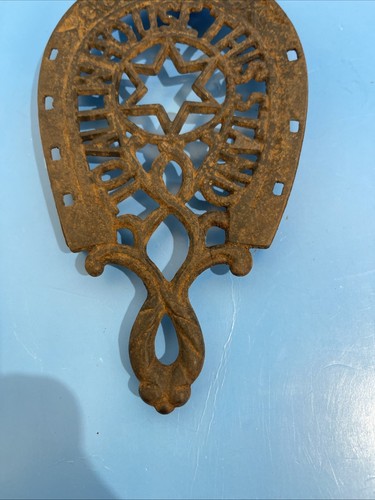 Vtg Cast Iron Kitchen Trivet Horseshoe Good Luck To All Who Use This 1950 - Picture 6 of 8