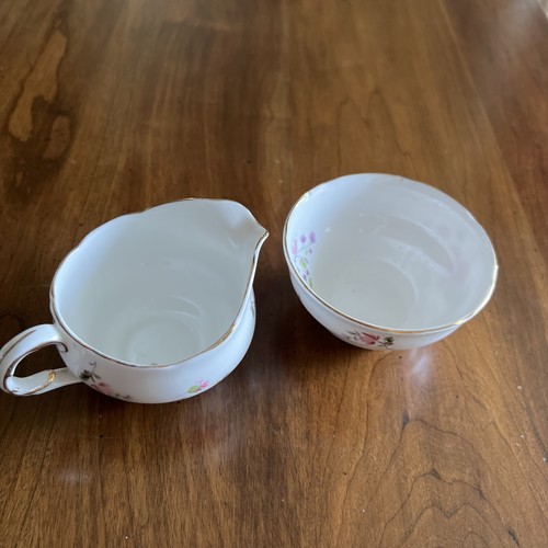 Vintage Melba Bone China Made In England, Creamer & Sugar Set; Roses - Picture 16 of 16
