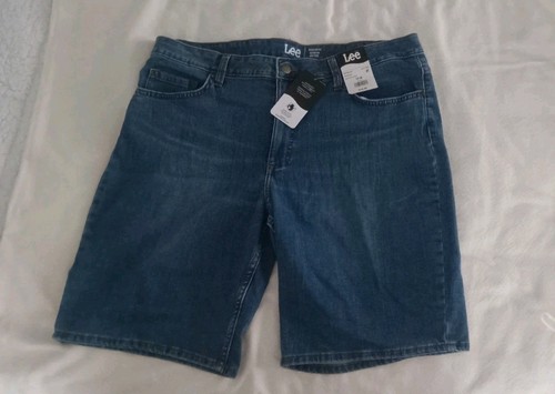 239 NWT Lee Bermuda Shorts Women’s Size 18 M Blue Denim Mid Rise Med Wash