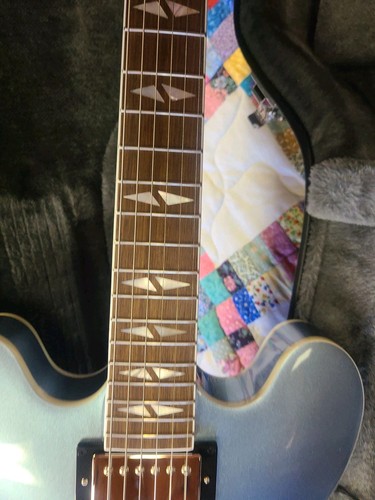 Dave Grohl DG-335 Pelham Blue Epiphone "Excellent New Condition" with case - Picture 7 of 12