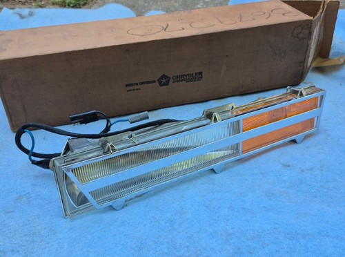 1972 1973 Imperial LeBaron NOS MoPar Right FENDER CORNING SIDE MARKER LAMP ASSY - Picture 2 of 3