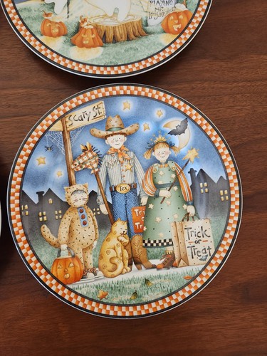 Debbie Mumm Halloween Spooky Town Sakura 4er Set Salat/Dessert Steinzeug Teller - Bild 7 von 8