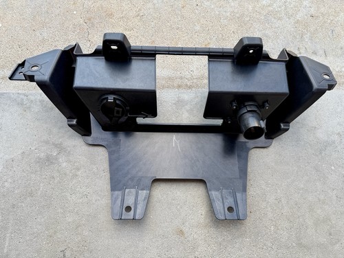Remolque inferior trasero Rivian R1S 2022-2025 enganche de remolque panel de cierre PT00045170 - Imagen 3 de 4