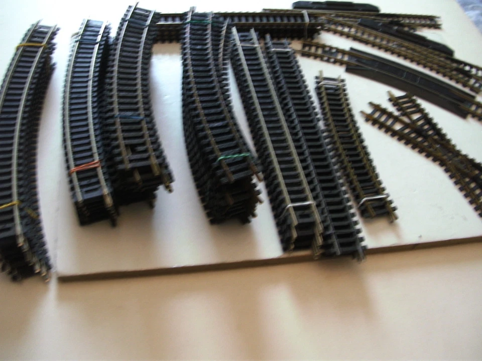 Lot de rails et aiguillages - Echelle HO - Photo 3/4