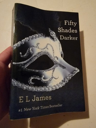 Fifty Shades Darker - E L James, Paperback Book
