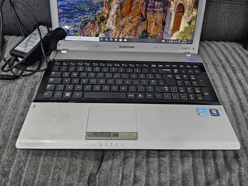 K187 Samsung NP-S3520 15,6" HD i3 2310M Dual Core 6GB DDR3 270gb+400gb Laptop - Picture 5 of 15