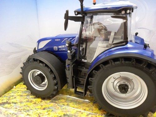 Britains 43341 New Holland T7.300 Tractor 1:32 Scale Farm Model - Picture 8 of 9