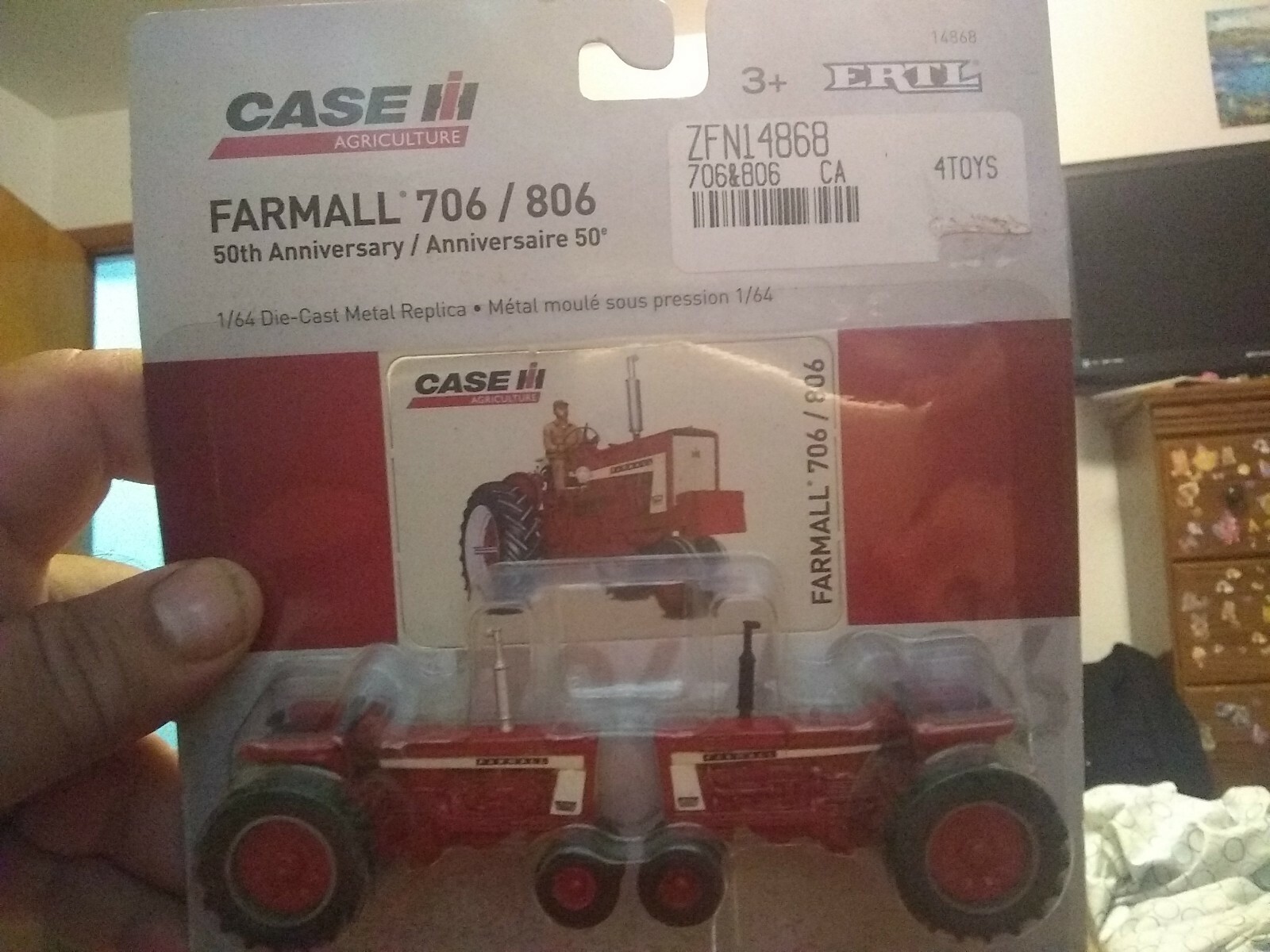 1 64 ERTL CASE IH FARMALL 706 806 SET 1 64 ERTL CASE IH FARMALL 706 806 SET