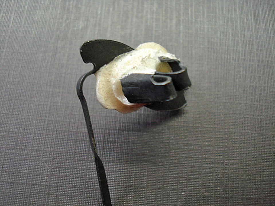 25 pcs NOS fender door moulding clips sealer 3/4" to 1" Oldsmobile Cadillac GM - Image 4 of 4