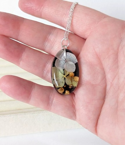 Handmade Real Flower Resin Necklace Hydrangea Pendant Unique Gift For Her Nature - Picture 4 of 4