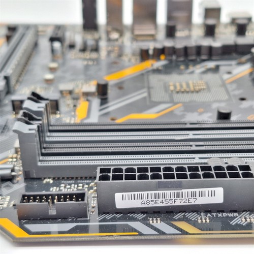 ASUS TUF Z390-Plus Gaming (Wi-Fi) LGA1151 DDR4 ATX Motherboard -NOT WORKING- - Zdjęcie 3 z 7
