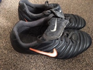 nike football boots metal studs