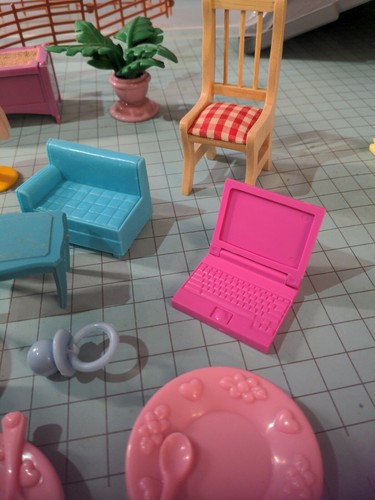 Mixed Lot of 30 Dollhouse Furniture plastic chairs tables grill plants - Picture 4 of 11