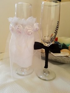 2 Wedding Glasses Champagne Flutes Bride Groom Decorated