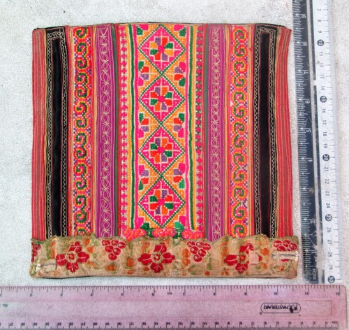 Textil bordado vintage de algodón y seda hecho a mano de la tribu Hmong Hill - Imagen 1 de 2