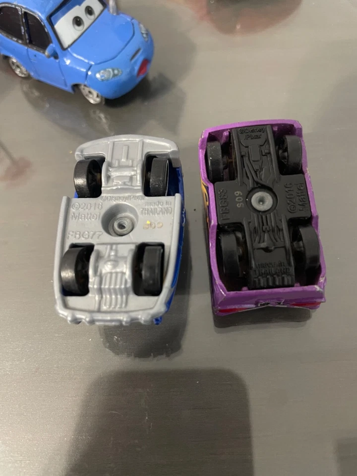 Lote de 10 figuras de autos Disney Pixar varios Feat Lightning McQueen plástico y diecast Foto 4 de 4